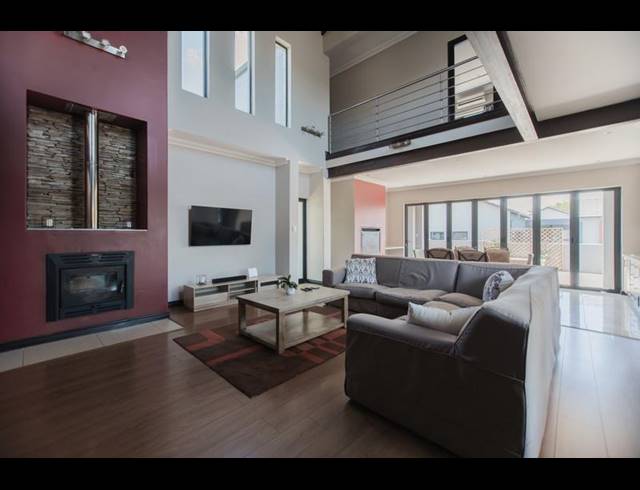 5 BEDROOM HOUSE FOR SALE IN COPPERLEAF ESTATE